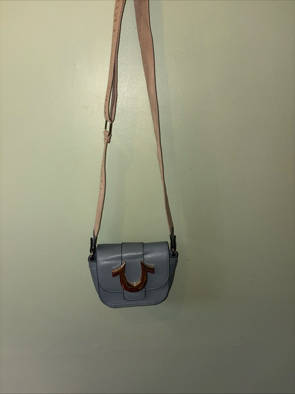 True Religion Blue Beige Colorblock Crossbody Bag Logo Strap Magnetic Gunmetal